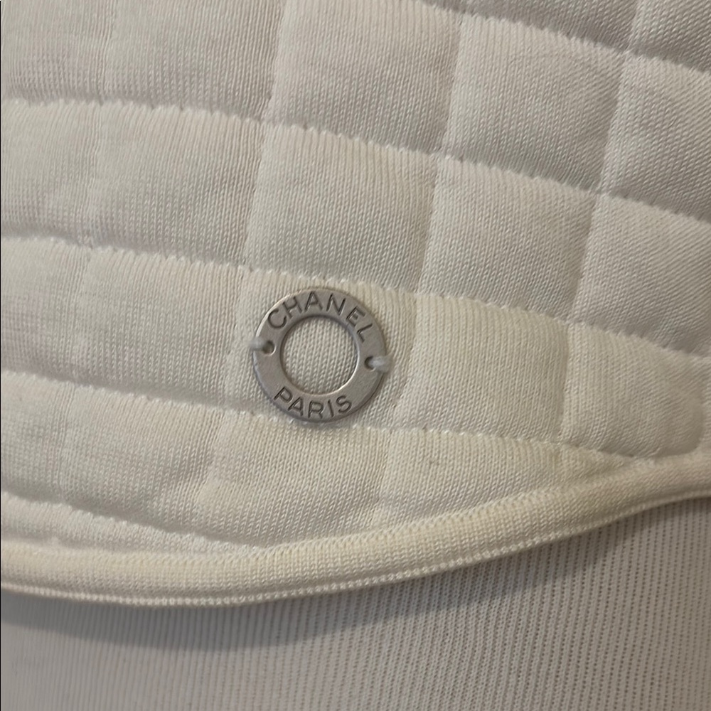CHANEL Cream Quilted Sleeveless Crop Top - Picture 3 of 10